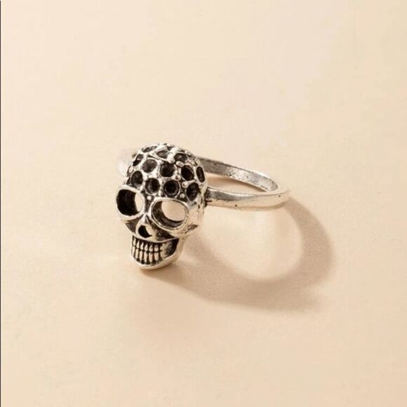 𝅺Silver Skull Ring - Picture 3 of 4